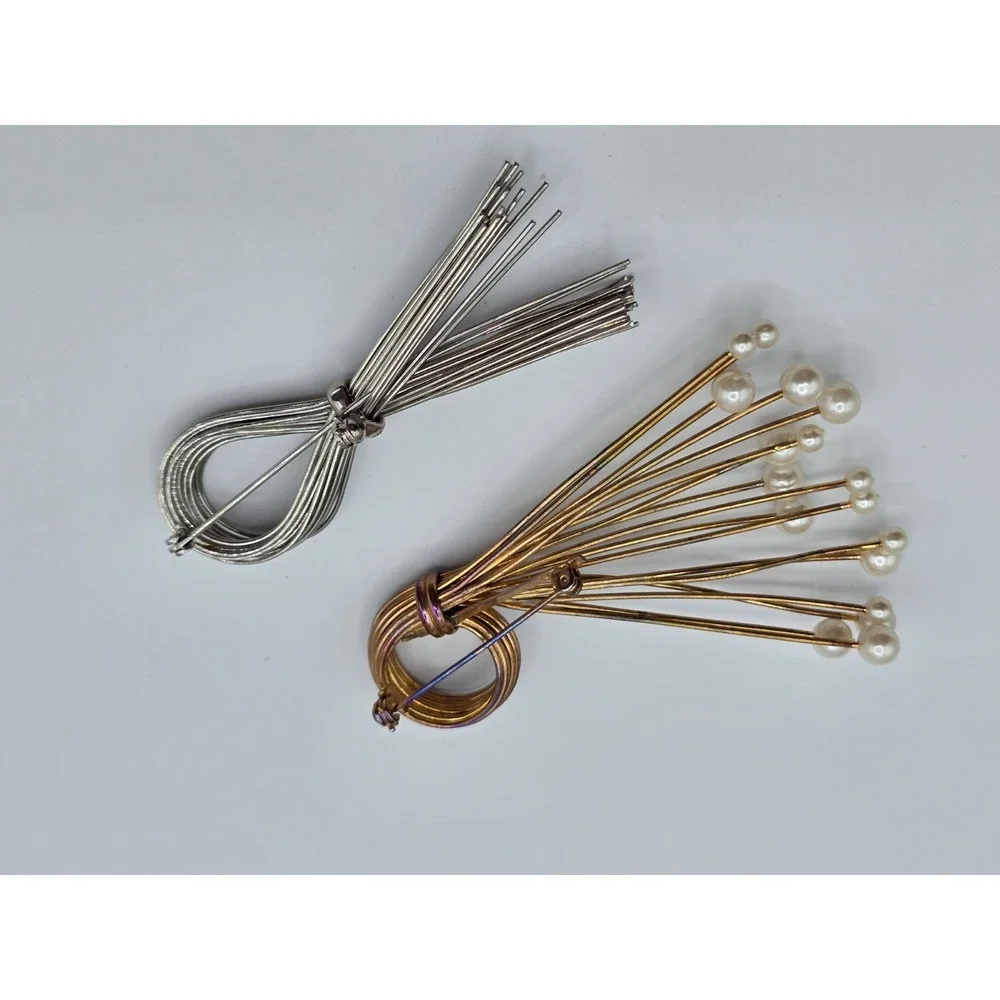 2 Vintage Wire‎ Brooches Mcm Goldtone And Silvertone
